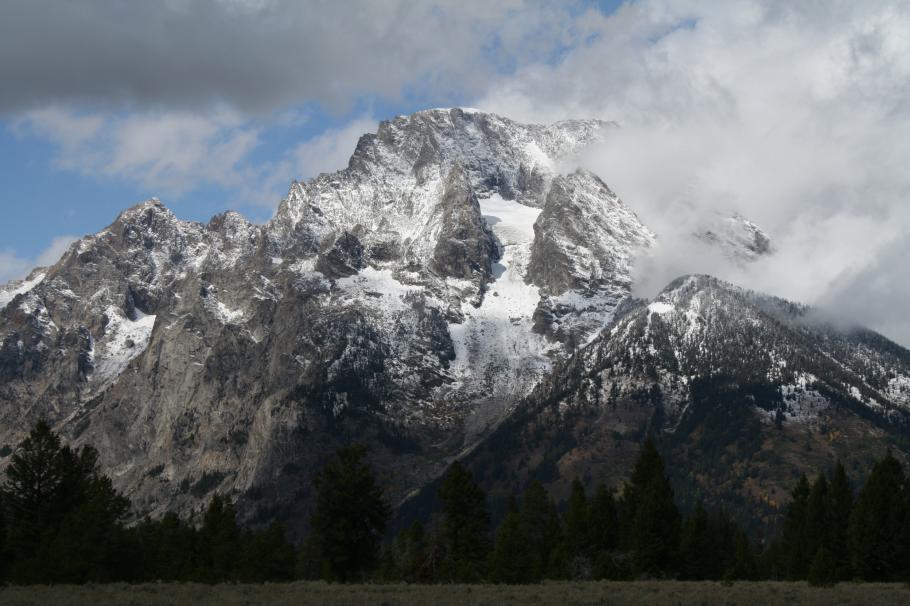 Trei alpinişti morți şi 12 răniţi, în Ecuador Trei alpinişti morți şi 12 răniţi, în Ecuador
