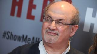 Teheranul neagă orice implicare în tentativa de asasinare asupra scriitorului Salman Rushdie. Scriitorul a fost condamnat în Iran pentru blasfemie