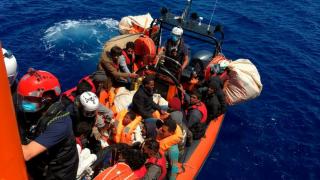 Trei morţi şi 45 de supravieţuitori, găsiți în largul Insulelor Canare. Majoritatea sunt migranți marocani