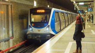 Metrorex anunţă că va introduce 6 trenuri în circulaţie, începând de marți. Intervalul de succedare va scădea la 9 - 10 minute
