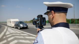 "Mai bagi o fisă pentru o nouă viață?" Reacţia poliţiştilor după ce un şofer le-a dat radarul peste cap pe A2: "zbura" cu peste 200km/h