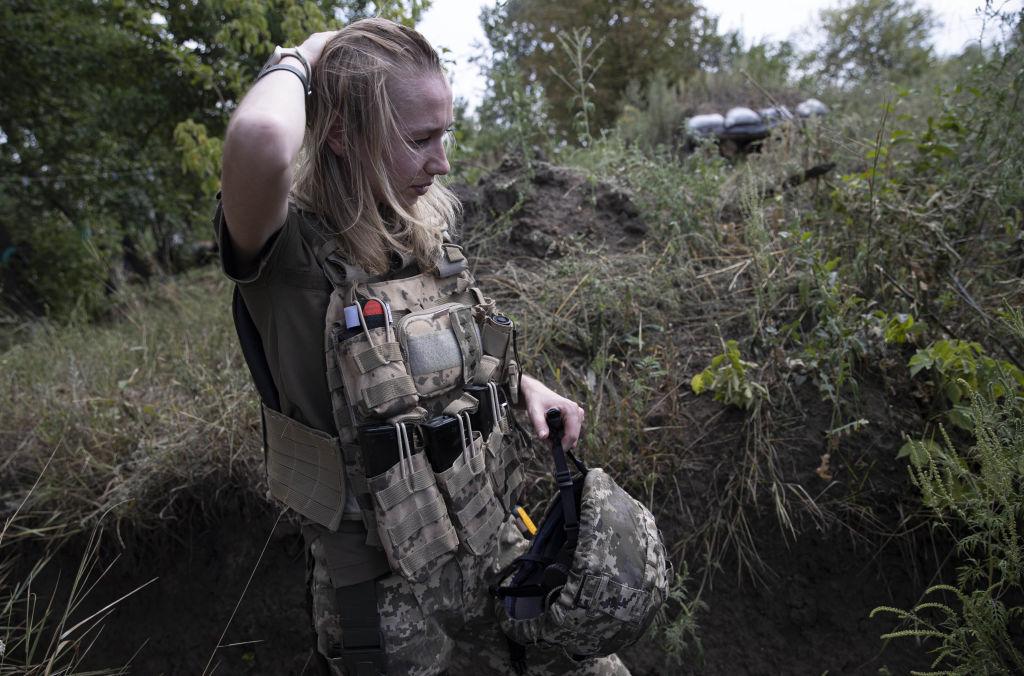 La doar 28 de ani, Svetlana conduce un batalion al forțelor armate ucrainene pe frontul din Donețk. Luptă cot la cot cu soțul său