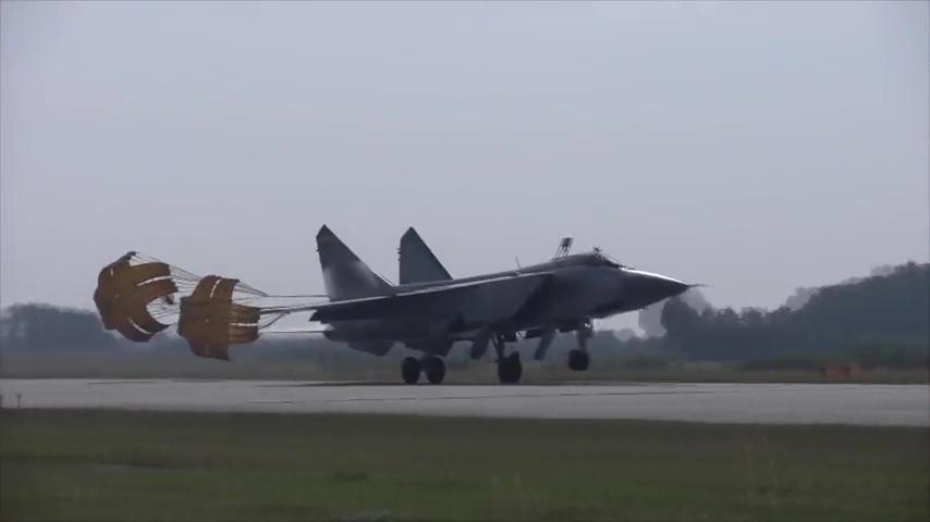 Rusia a trimis trei avioane de vânătoare MiG-31, echipate cu rachete hipersonice Kinjal, în Kaliningrad