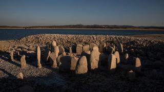 Megaliţi preistorici ca la Stonhenge, apăruţi din apele secate ale unui lac de acumulare din Spania