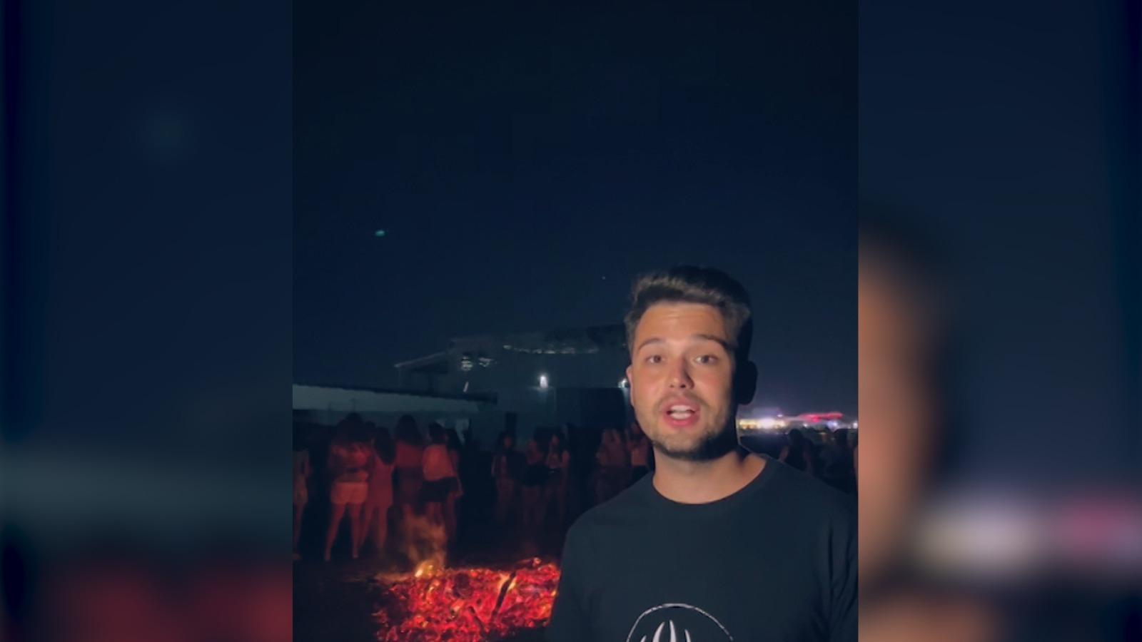 Studenţii profită de ultimele petreceri la malul mării