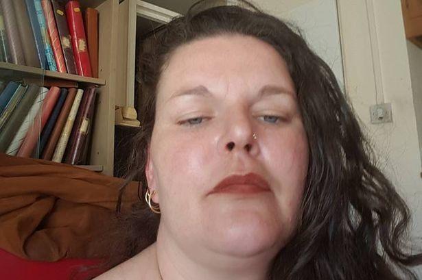 Vecinul său a sesizat un miros neobișnuit și a sunat la poliție