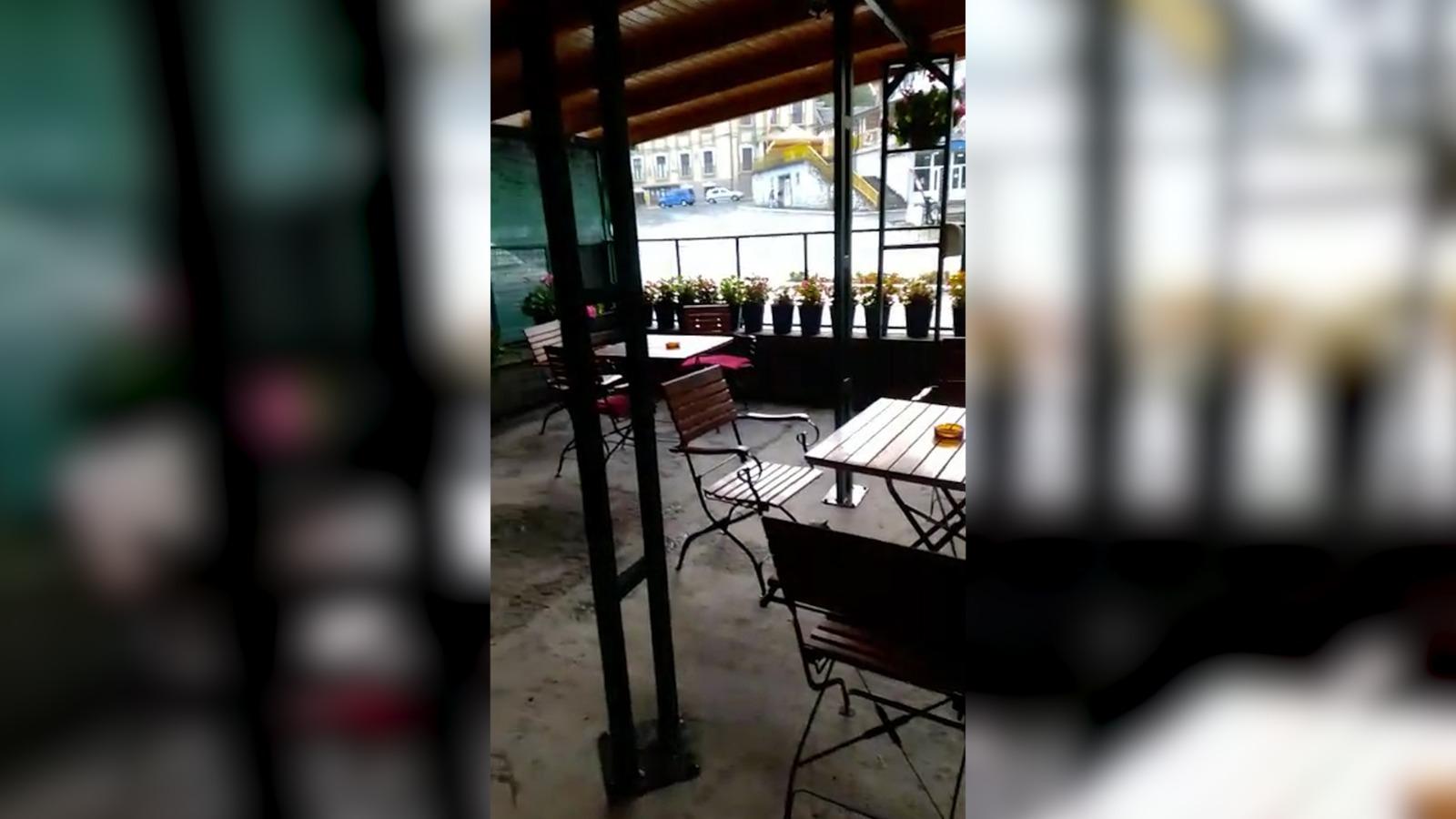 Un bărbat de 65 de ani a fost înjughiat pe terasa unui bar din Caraş-Severin de prietenul de 82 de ani cu care ieşise la băut