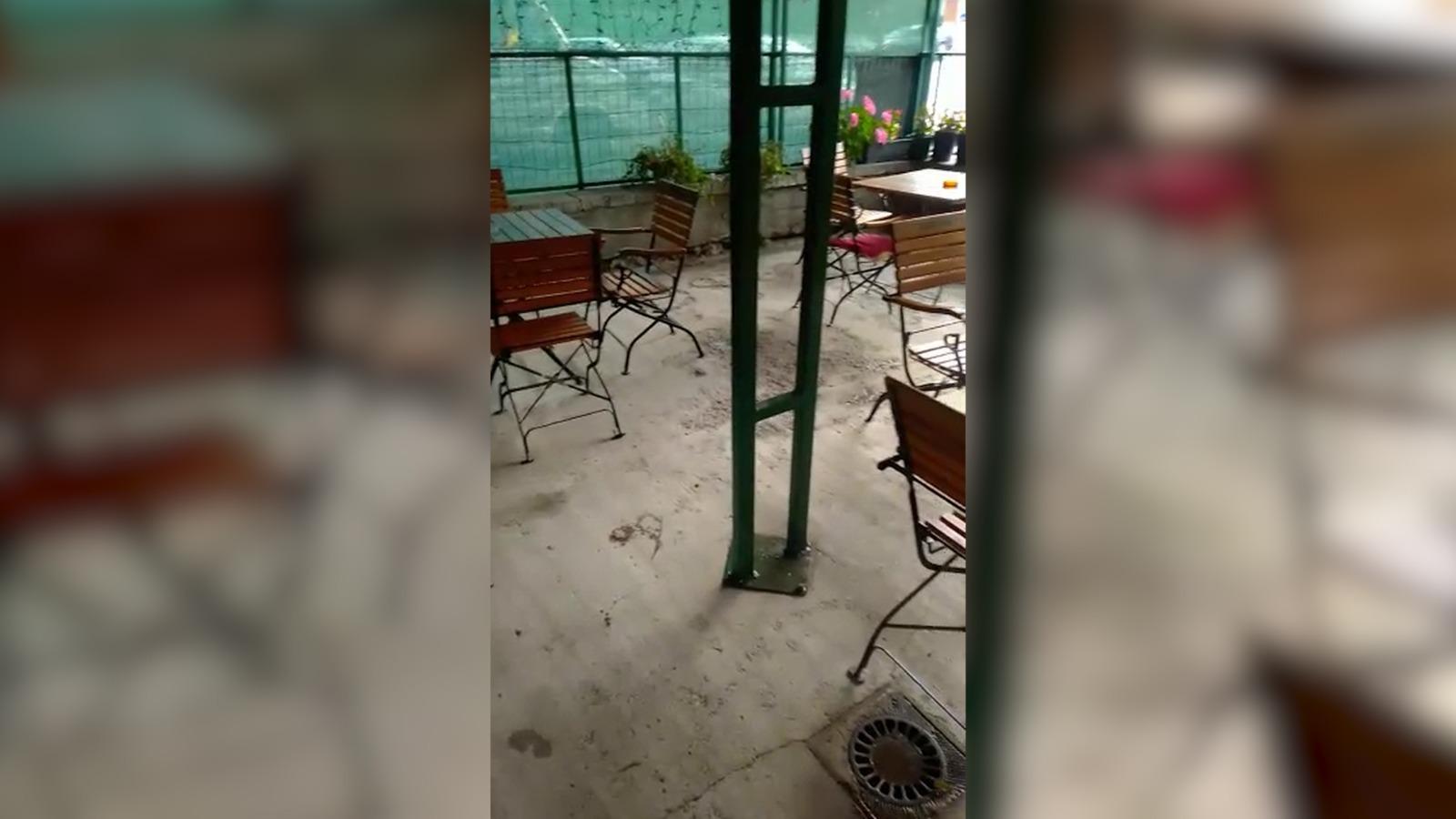 Un bărbat de 65 de ani a fost înjughiat pe terasa unui bar din Caraş-Severin de prietenul de 82 de ani cu care ieşise la băut