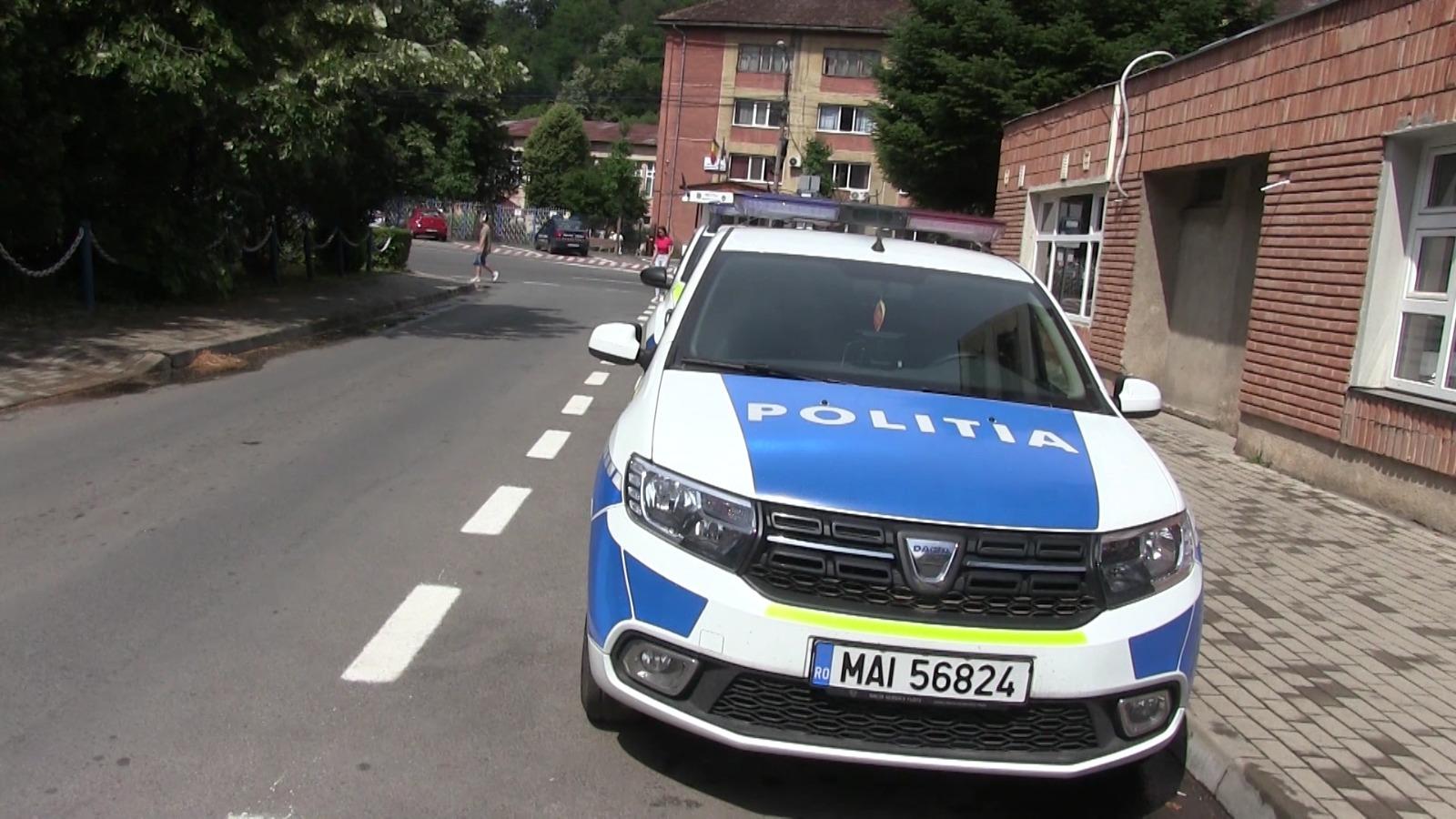 Un bărbat de 65 de ani a fost înjughiat pe terasa unui bar din Caraş-Severin de prietenul de 82 de ani cu care ieşise la băut