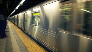 Sancţiune în premieră pentru un bărbat care a atacat un angajat de la metrou: Compania cere să i se interzică accesul la transportul public din New York