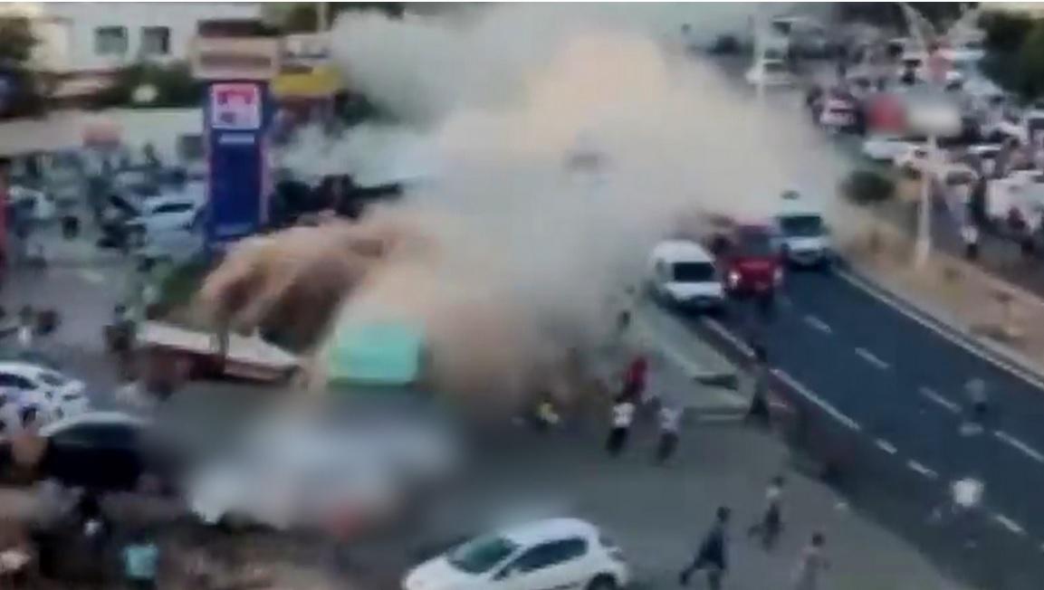 Momentul în care un camion rămas fără frâne ucide dintr-un foc 20 de oameni. Scenele care au îndoliat Turcia şi au îngrozit o lume întreagă