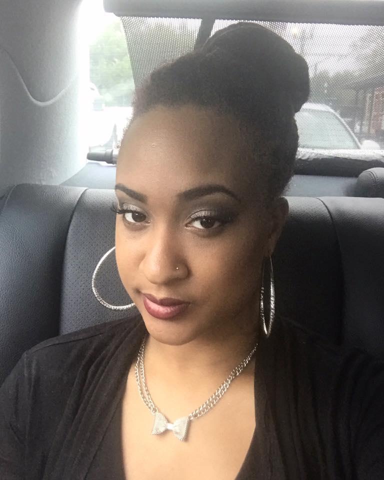 Femeia a început să simtă furnicături în degete și apoi simptomele s-au agravat progresiv.