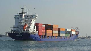 Două containere pline cu marfă contrafăcută, în valoare de 4,5 milioane de euro, descoperite în Portul Constanţa. Unde trebuia să ajungă