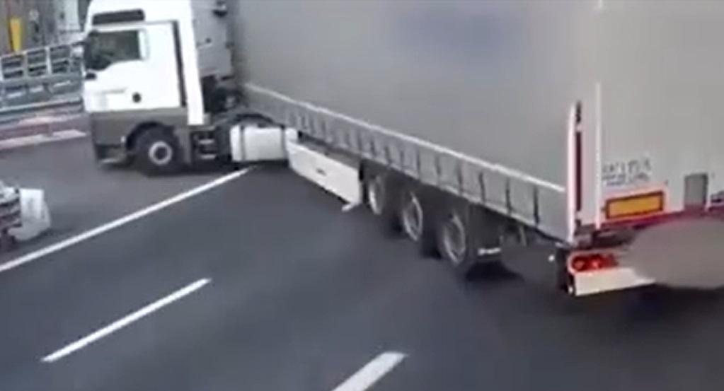 Do șoferi au rămas fără permis și fără 8.000€, după o manevră "criminală" pe o autostradă din Italia. Unul dintre ei a rămas și fără camion
