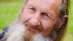 Un pensionar a sângerat până la moarte, după ce a fost sfâșiat de o haită de câini. Ce a auzit partenera prin telefon în momentul atacului