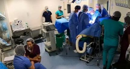 ”Horror, inadmisibil!” Cadru medical, filmat la o cafea, fără măscă, în sala de operație, la Fundeni