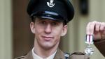 Un soldat britanic a inventat poveşti de pe front pentru a fi decorat. A vândut apoi medalia pentru o sumă uriaşă