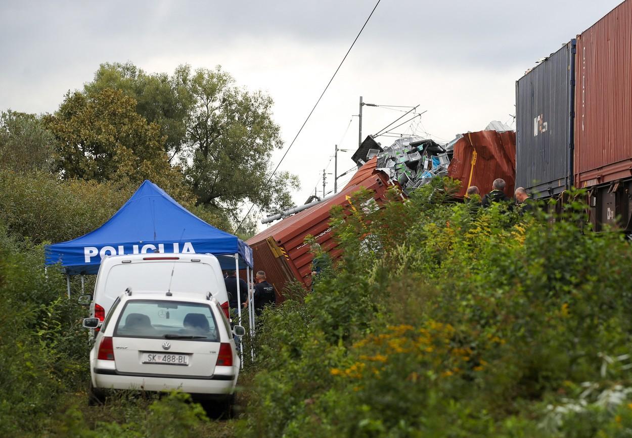 Accident feroviar soldat cu cel puţin trei morţi şi 11 răniţi