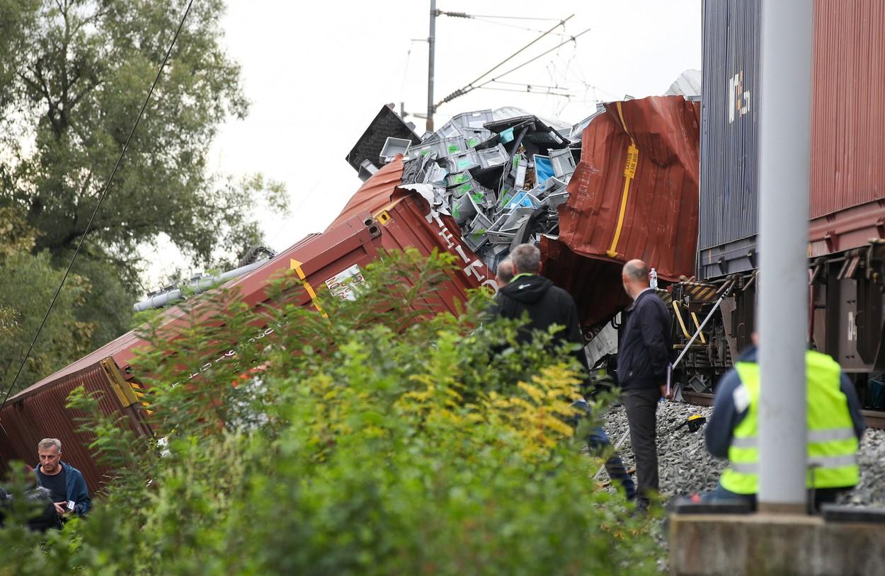 Accident feroviar soldat cu cel puţin trei morţi şi 11 răniţi