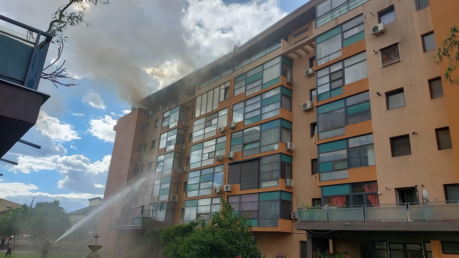 Incendiu la mansarda unui bloc din Voluntari, septembrei 2022