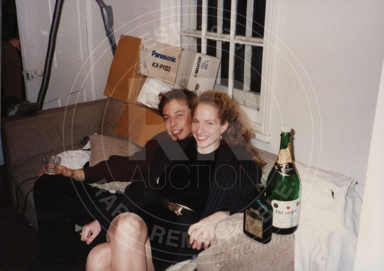 Gwynne şi Musk au început să se întâlnească în 1994, când amândoi lucrau în calitate de consilieri rezidenţi într-un cămin universitar