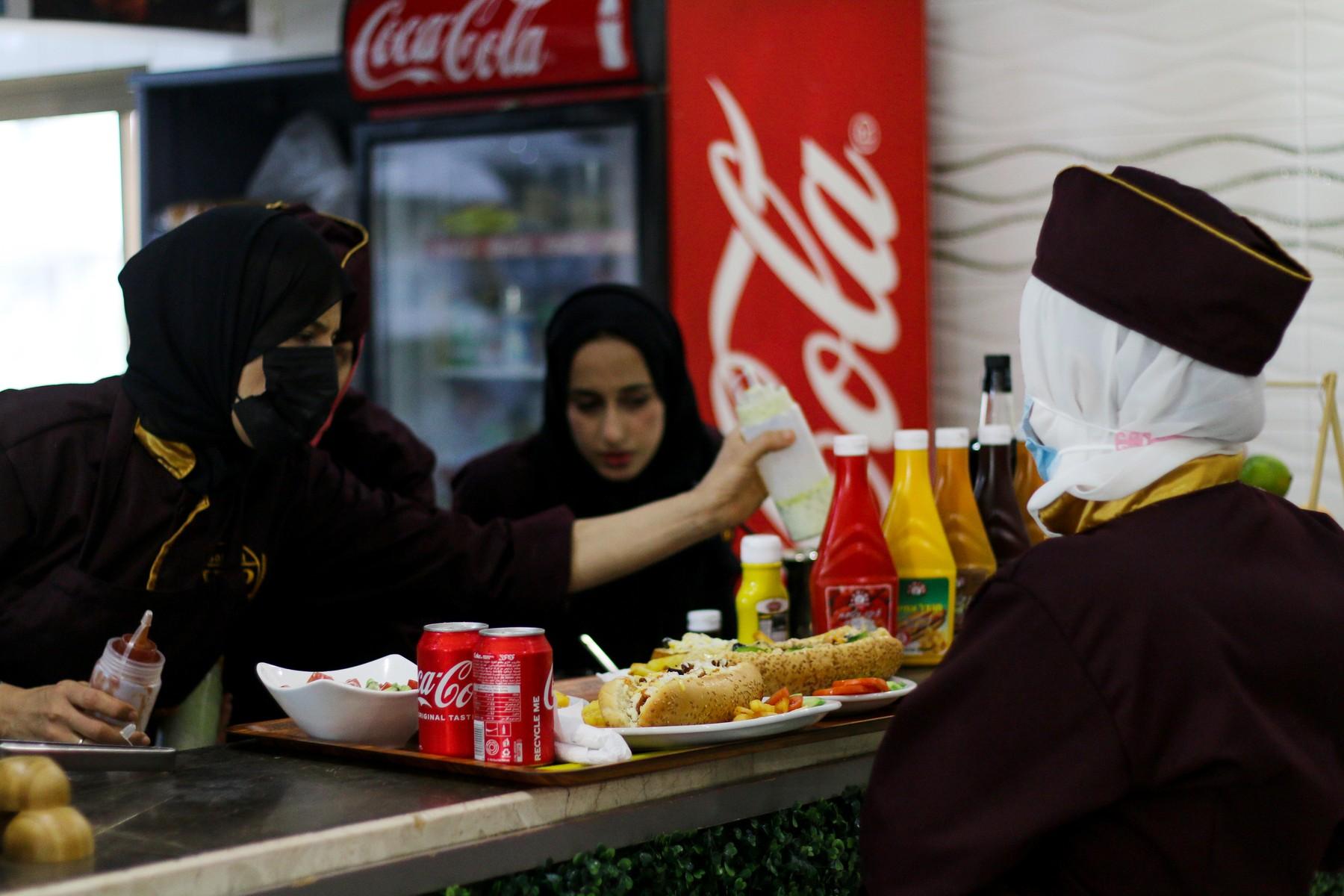 restaurant doar pentru femei în Palestina
