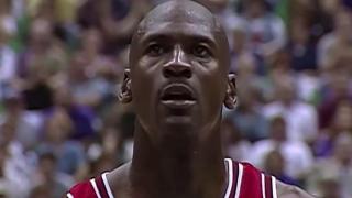 Suma colosală plătită pentru maioul purtat de Michael Jordan la deschiderea ultimei sale finale de NBA