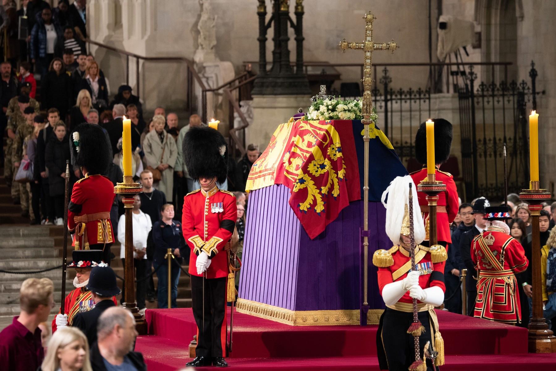 Joe Biden a ajuns la Londra pentru funeraliile reginei Elisabeta a II-a