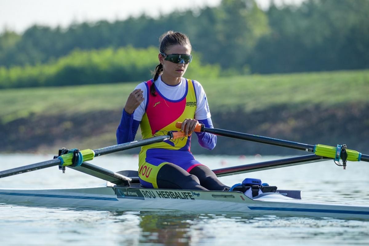 Ionela Cozmiuc canotoarea Ionela Cozmiuc