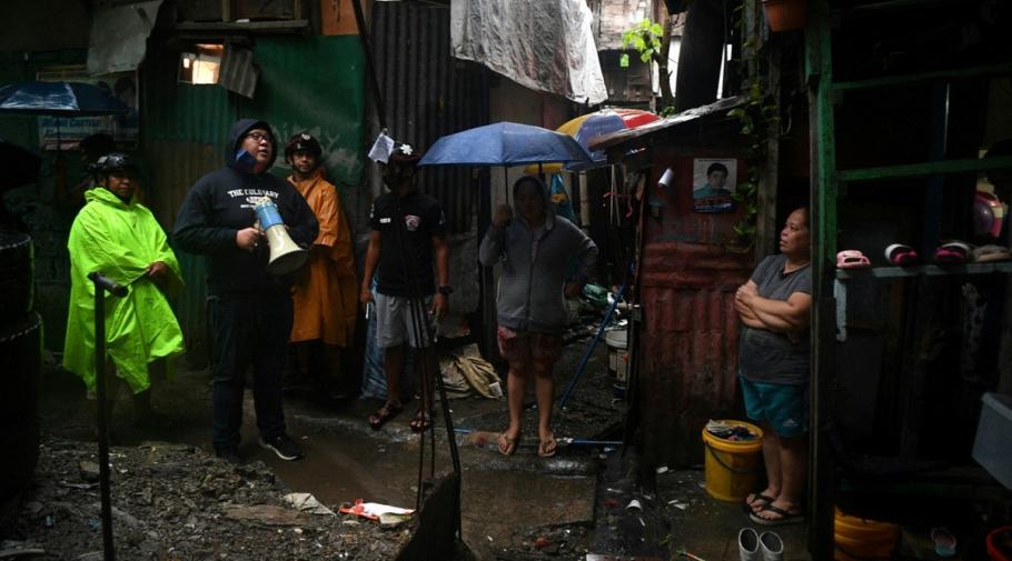 Super-taifunul Noru a lovit Filipine Ţara este lovită de circa 20 de taifunuri în fiecare an