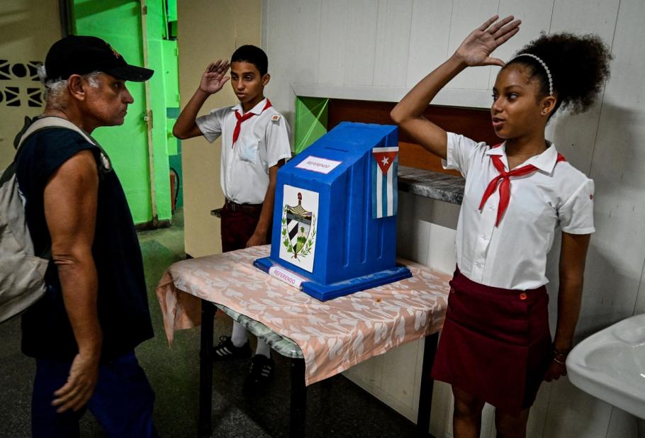 Decizie istorică în Cuba comunistă: Havana a aprobat căsătoria între persoane de același sex după un referendum neobișnuit Decizie istorică în Cuba comunistă: Havana a aprobat căsătoria între persoane de același sex după un referendum neobișnuit