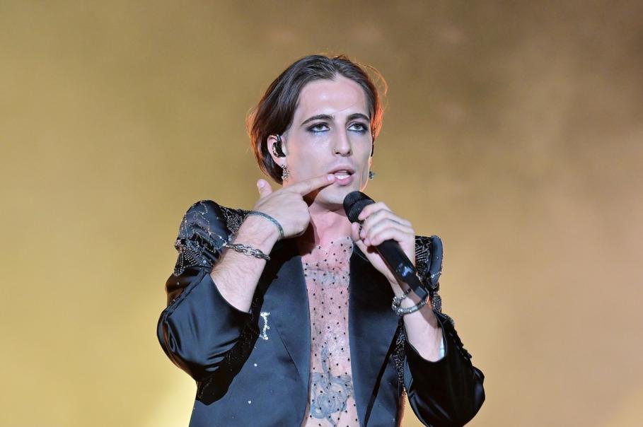 "Este o zi tristă pentru țara mea". Solistul trupei Maneskin critică victoria celui mai radical guvern de după Al Doilea Război Mondial "Este o zi tristă pentru țara mea". Solistul trupei Maneskin critică victoria celui mai radical guvern de după Al Doilea Război Mondial