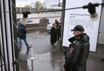 Un tânăr chemat în armată şi-a dat foc în faţa unui centru de mobilizare de lângă Moscova. În timp ce ardea, a urlat: "Nu vreau pe front"