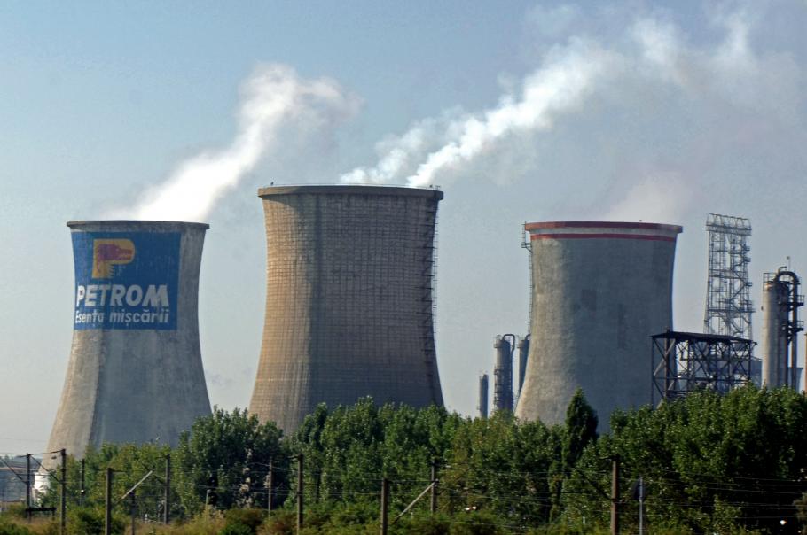 Instalaţii ale rafinăriei OMV Petrobrazi, oprite forţat în urma unei căderi de tensiune. La repornire, pulberi de catalizator au ajuns în aer Instalaţii ale rafinăriei OMV Petrobrazi, oprite forţat în urma unei căderi de tensiune. La repornire, pulberi de catalizator au ajuns în aer