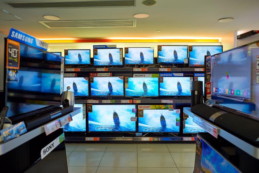 Cei 5 au jefuit un camion plin cu televizoare smart Cei 5 au jefuit un camion plin cu televizoare smart
