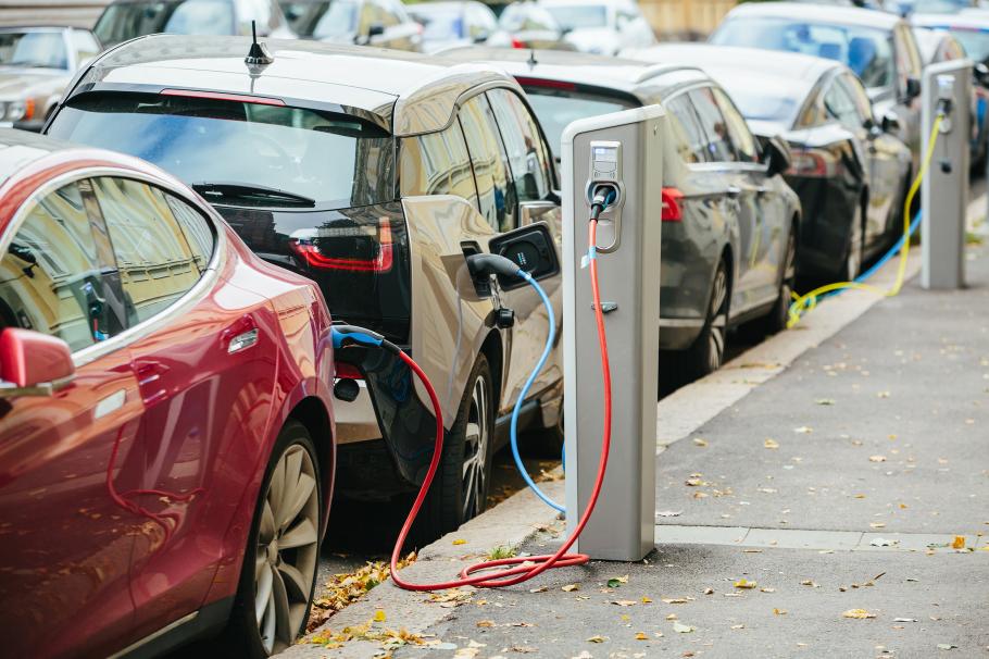 staţii de încărcare pentru maşini electrice staţii de încărcare pentru maşini electrice