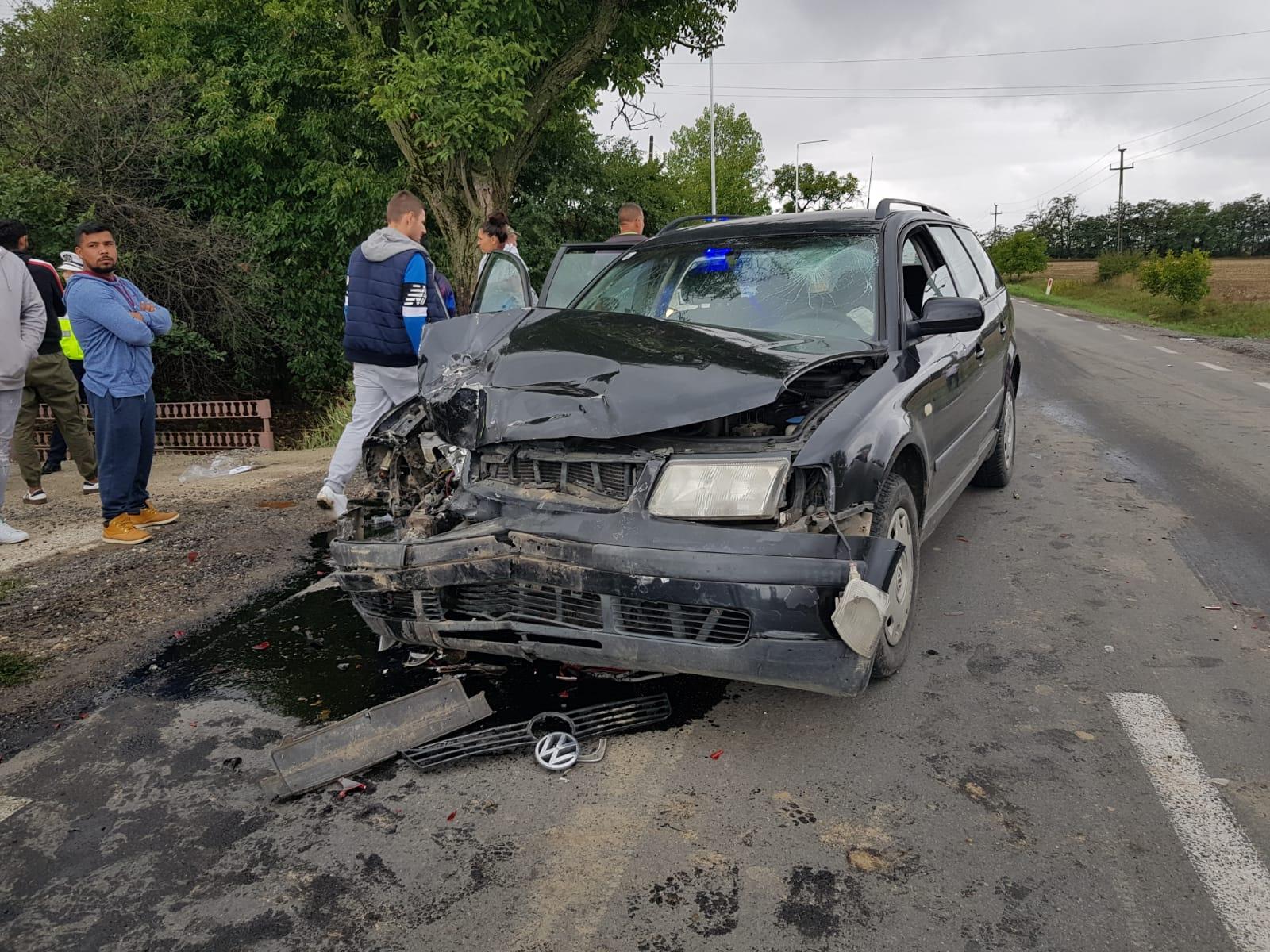 Accident între două maşini, pe un drum din Satu Mare