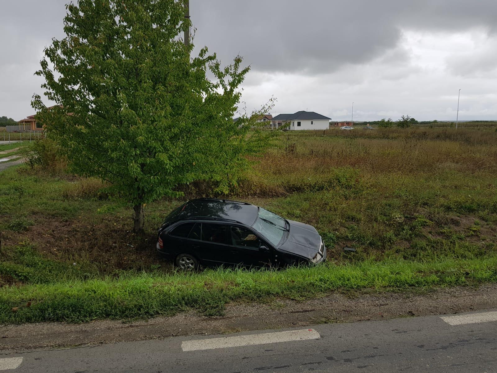 Accident între două maşini, pe un drum din Satu Mare