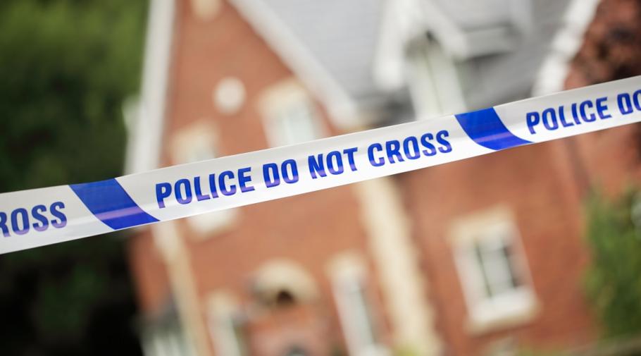 Un bărbat din SUA a trăit 4 ani în casă cu cadavrul colegului său de apartament Poliţia îl acuză acum de furt de identitate