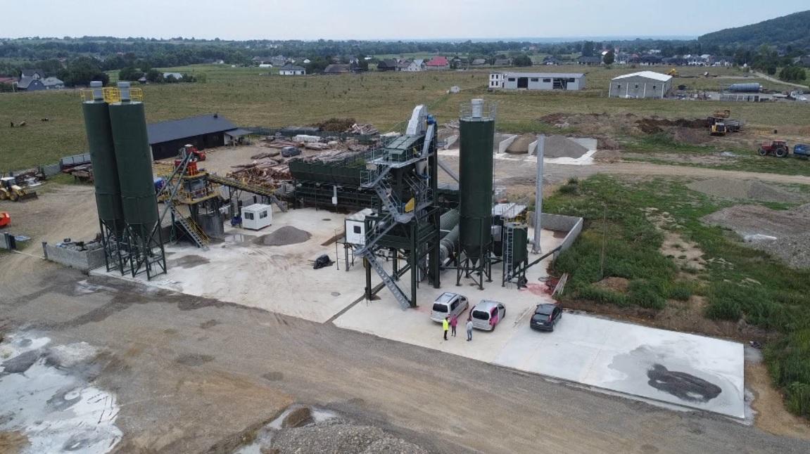 Primarul din Suceava care vrea să fie un exemplu pentru restul ţării. A cumpărat din fondurile proprii o staţie de betoane pentru a-şi asfalta comuna