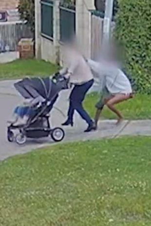 Adolescenta ar fi vrut să-i fure geanta femeii