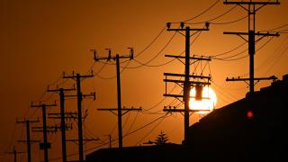 Temperaturile record amenință rețeaua electrică din California. Guvernatorul a declarat stare de urgență energetică pentru a limita consumul