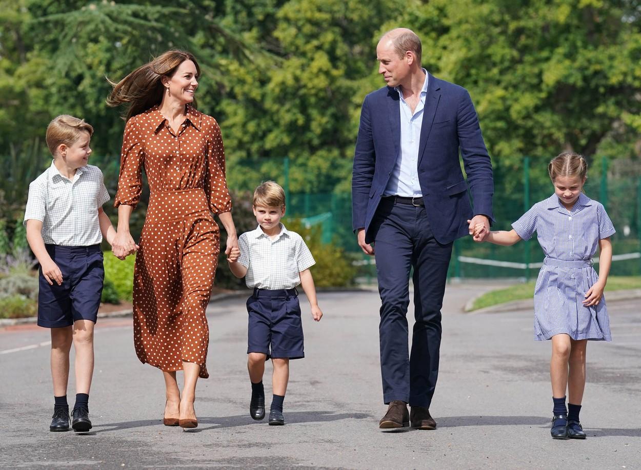 Prinţul William şi Kate Middleton, alături de copii