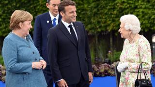 Franţa, îndoliată de moartea Reginei Elisabeta a II-a. Omagiu adus de Emmanuel Macron: "O regină a inimilor"