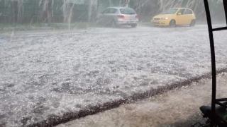 Meteo: Ploi torențiale, grindină și vijelii în jumătate de țară. Cod galben de vreme extremă până mâine noapte