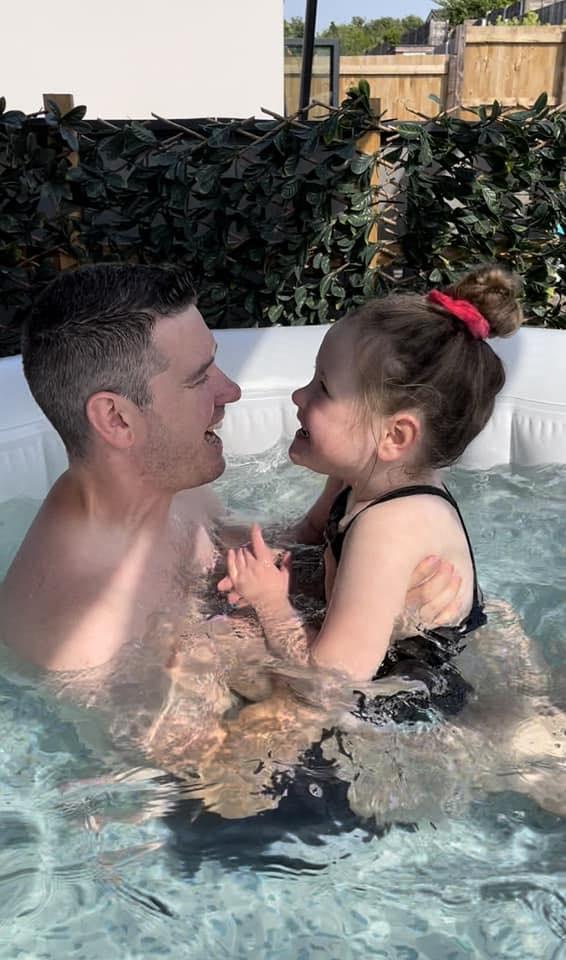 David Hutton şi fiica sa