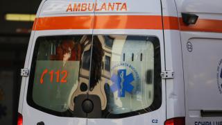O ambulanță în misiune s-a ciocnit cu un TIR în Giurgiu. Asistenta și pacientul au fost răniți