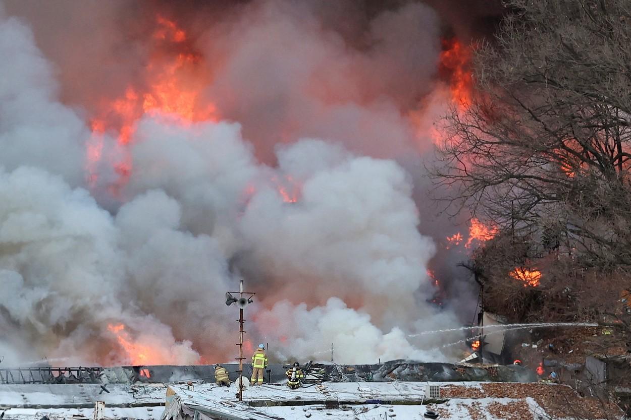 Un incendiu violent a devastat un cartier sărac din Seul. 60 de locuințe au fost distruse, iar 500 de persoane au fost evacuate