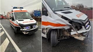 Accident grav la Dumbrăveni, în Vrancea. O ambulanţă care transporta o pacientă a fost izbită în plin de un autoturism