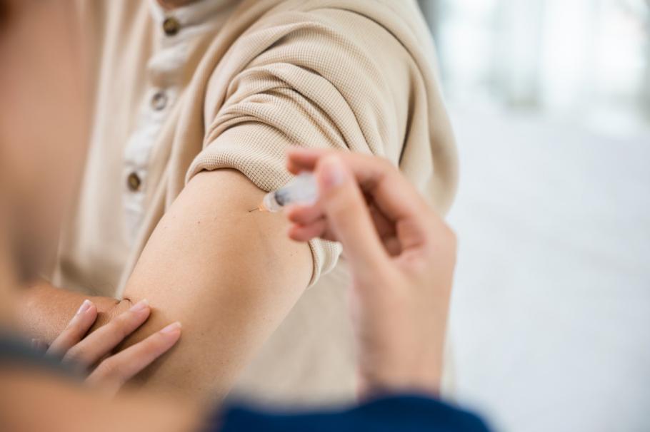 Noul vaccin anti-COVID este disponibil de vineri şi pentru cei care se imunizează pentru prima dată Noul vaccin anti-COVID este disponibil de vineri şi pentru cei care se imunizează pentru prima dată